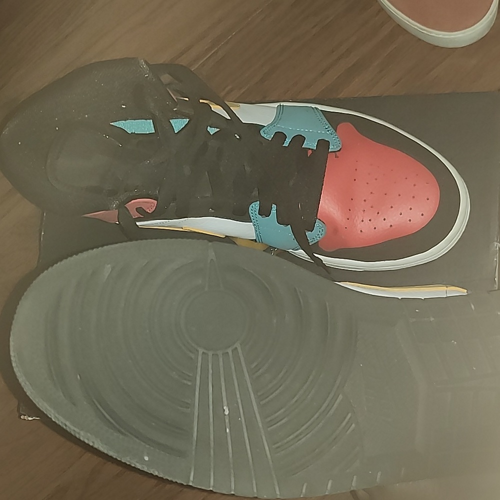 Sneakers - Picture 2 of 4